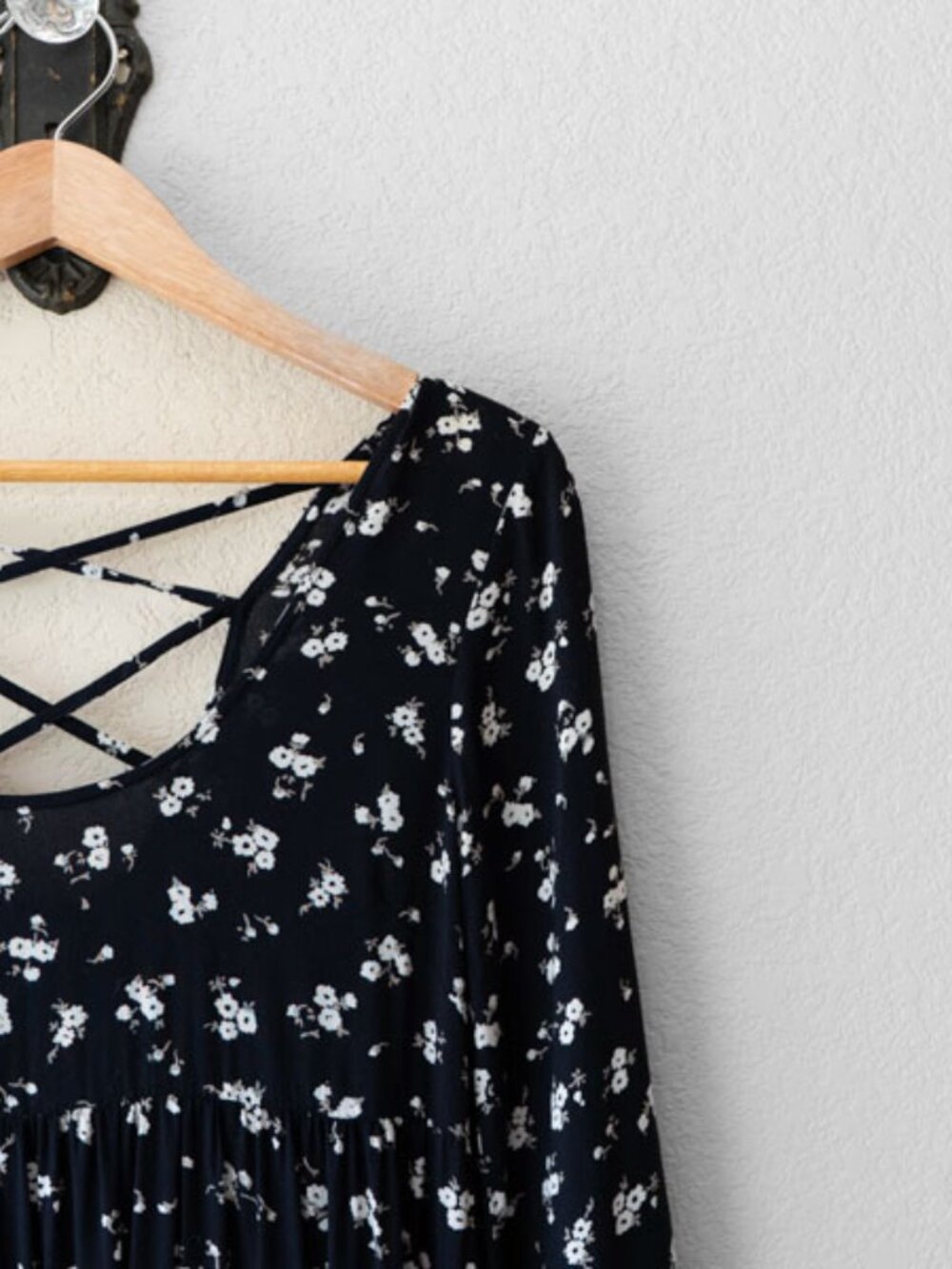 Billabong Black Floral Mini Dress Womens S Boho Tunic Criss Cross Back Babydoll - Picture 4 of 14